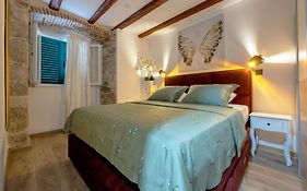 Bernard Deluxe Renovated Peaceful Old Town Gem